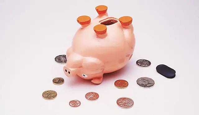 С начала года сом девальвировал на 23,8%