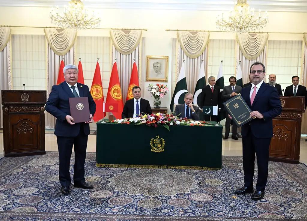 Кыргызстан и Пакистан обсудили взаимные энергопоставки в рамках проекта CASA-1000