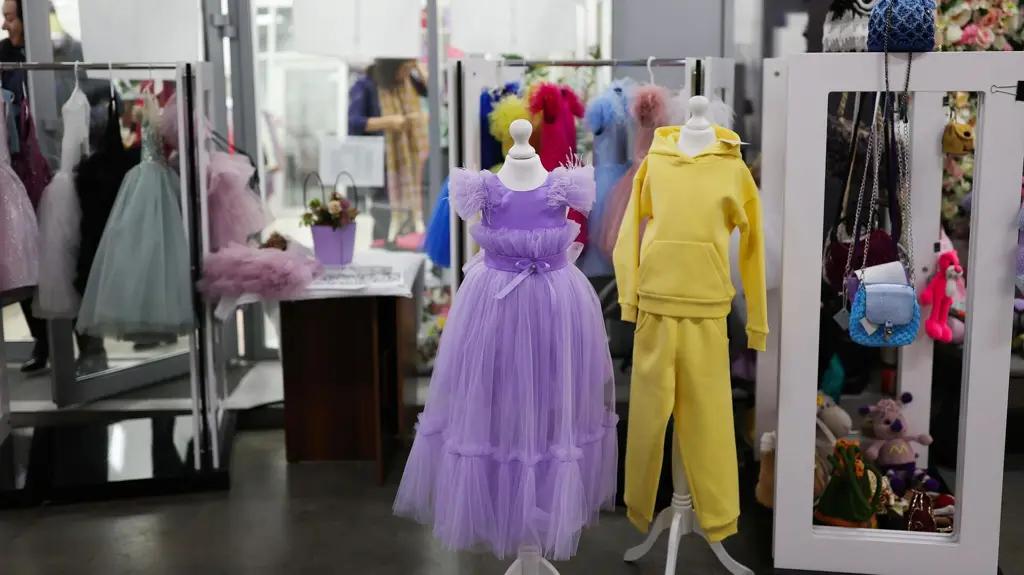 Кыргызские швейники теряют рынок РФ: экспорт одежды снизился на 73.5%