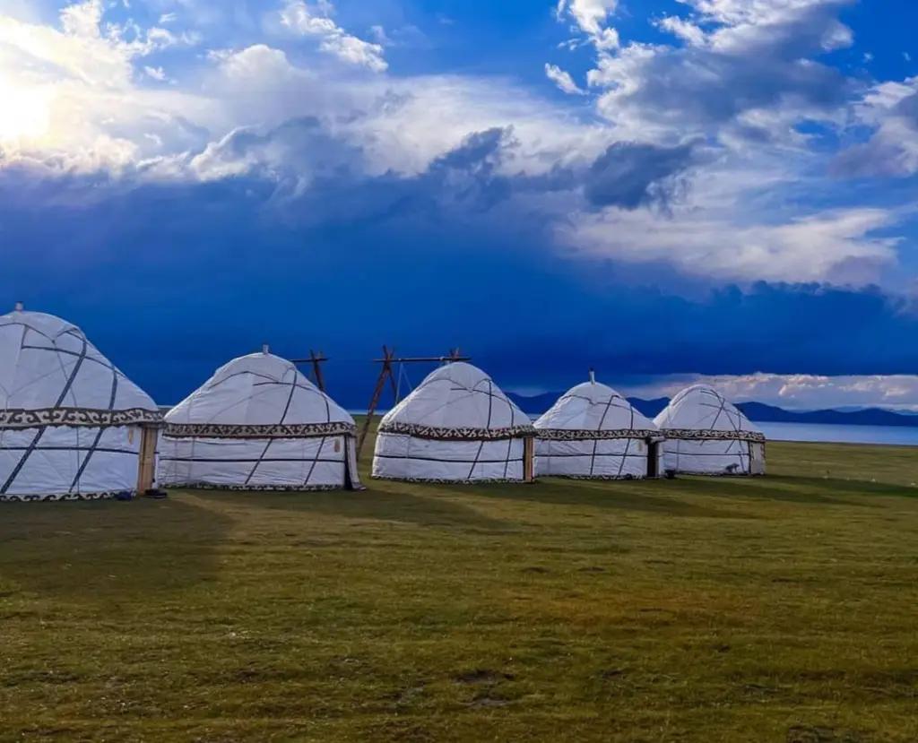 Приходится объяснять элементарные вещи... Сложности экотуризма в КР