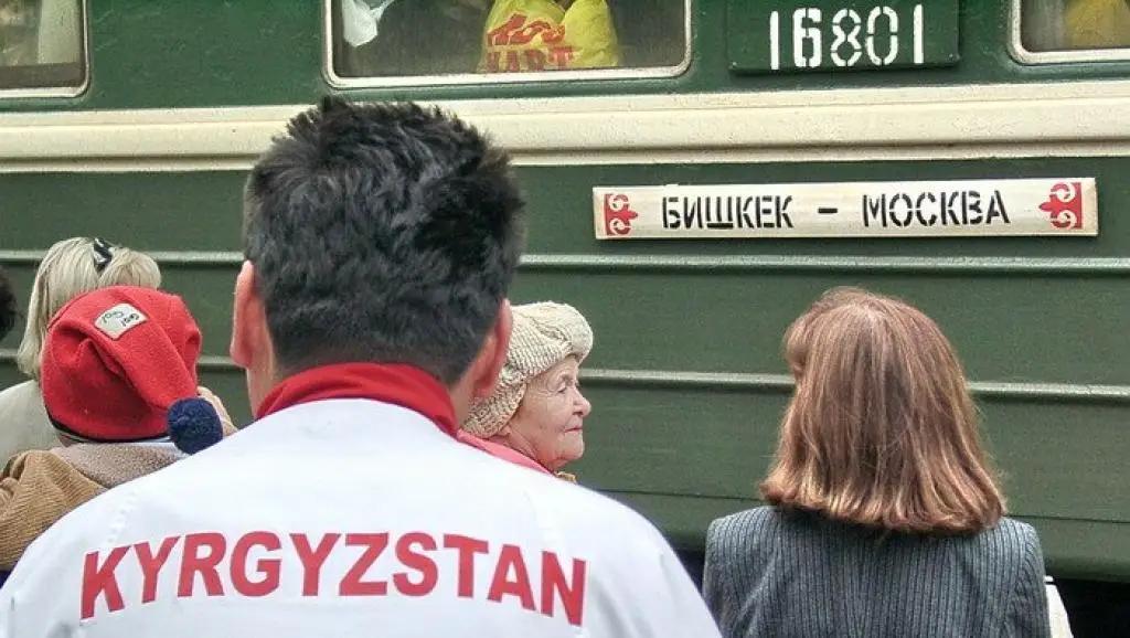 Вне банковской системы: мигрантам не дают кредиты ни за границей, ни дома