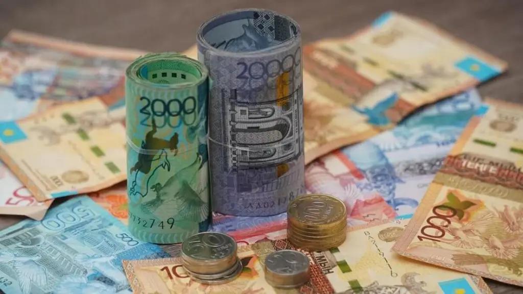 Надо было вкладываться в тенге, или Какая валюта оказалась крепче