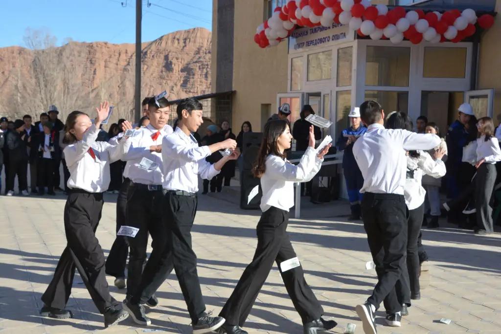 Балыкчы—Нарын: тур по колледжам, где студенты учатся и работают