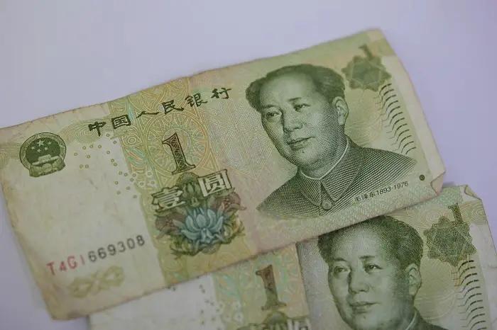 Юань за месяц подорожал на четверть. Пора вкладывать в китайскую валюту?