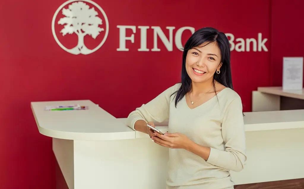 Самые красивые сотрудницы банков поздравляют с весенним праздником