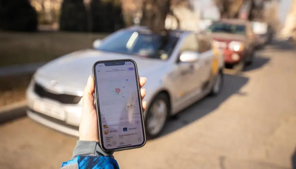 Что влияет на стоимость такси и как сэкономить на поездке?