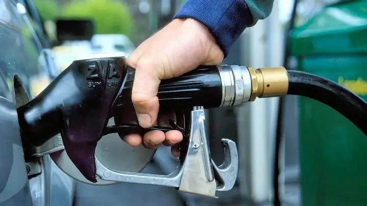 Отпускные цены российских НПЗ выросли на 67%: Что будет с ценами на АЗС в Кыргызстане?