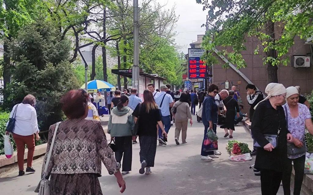 В комбанках дефицит наличных долларов и евро