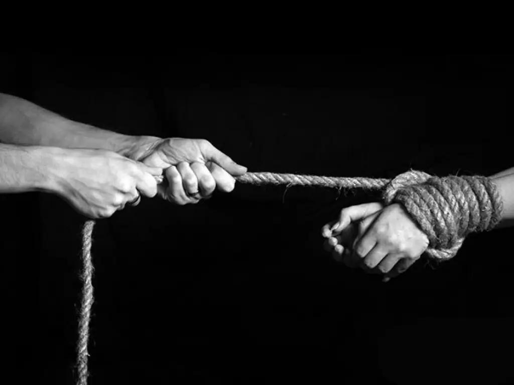 Открытые границы, закрытые сети: что из себя представляет торговля людьми