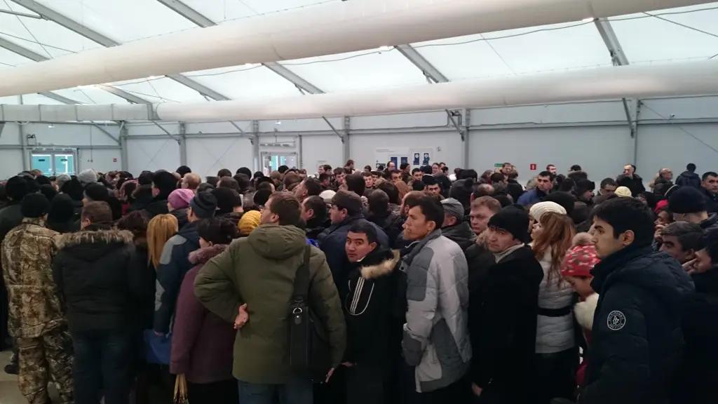 В КР намерены вывести из тени нелегально работающих иностранцев