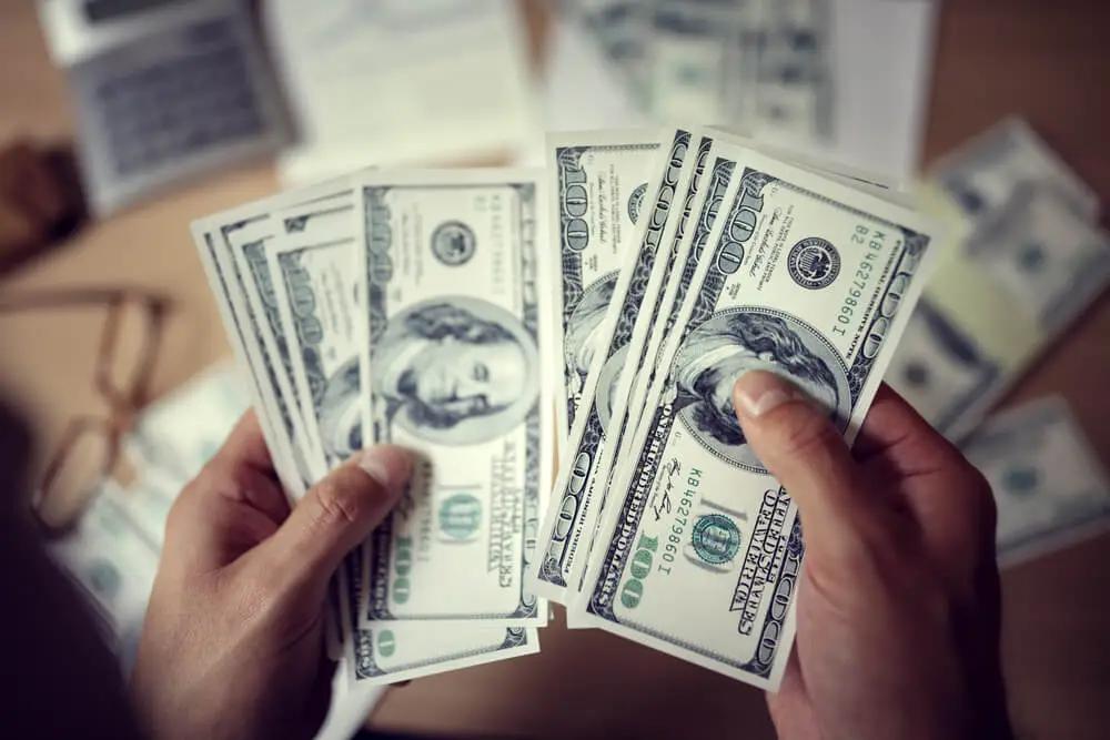 Что мешает кыргызстанцам зарабатывать больше?