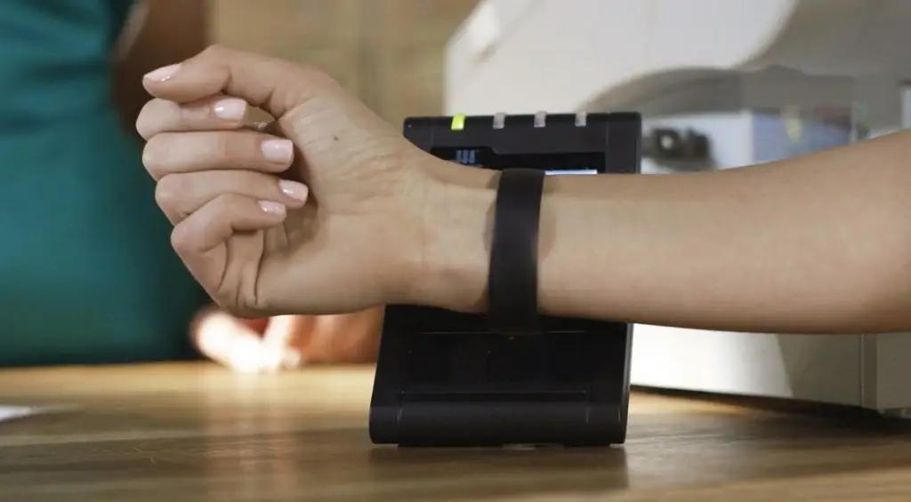 Кыргызстанда NFC-стикерге кызыккандар арбыды. Ал кимге жана эмне үчүн керек?