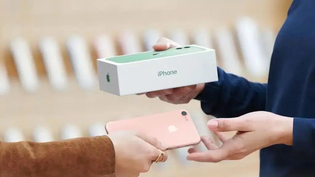 In pursuit of novelties. How to exchange an old smartphone for a new one?