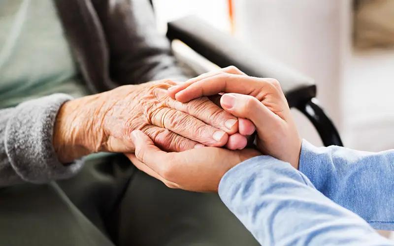 Незримый фронт заботы: как живут одинокие старики в Бишкеке и как о них заботится государство