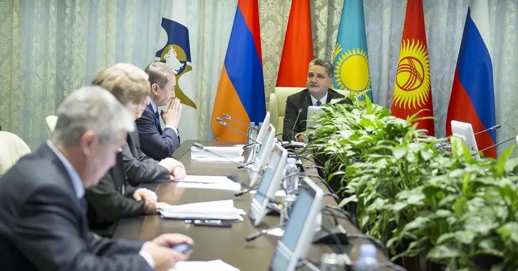 Коллегия ЕЭК рассмотрела документы по маркировке товаров и гармонизации акцизов на табак и алкоголь