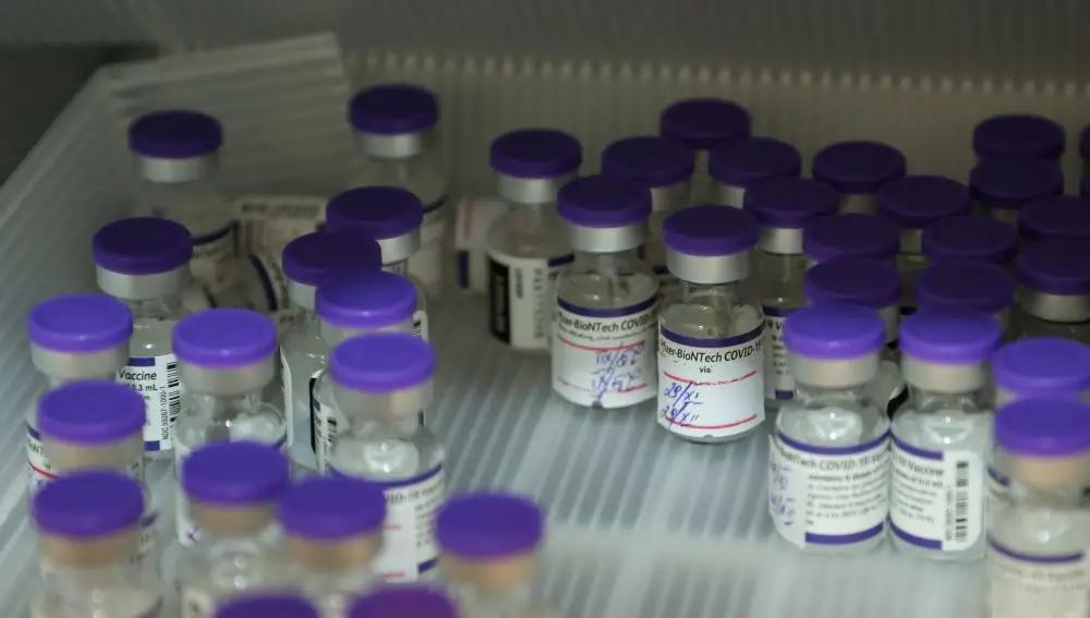 США передали Кыргызстану еще одну партию вакцины Pfizer
