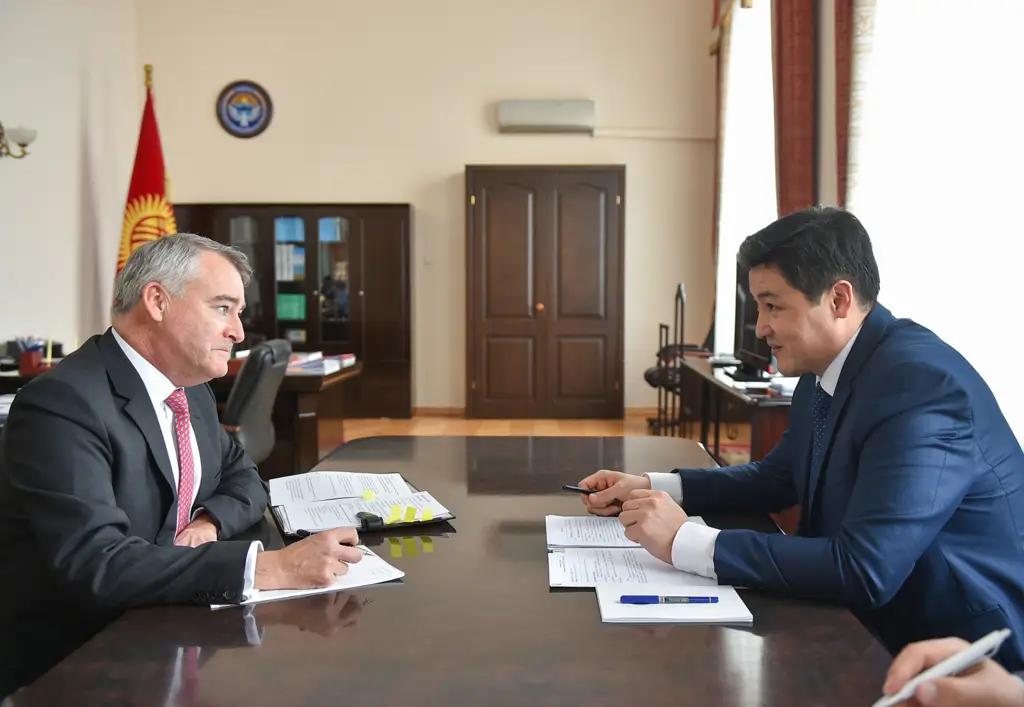 Улукбек Марипов встретился с бизнес-омбудсменом Робином Орд-Смитом