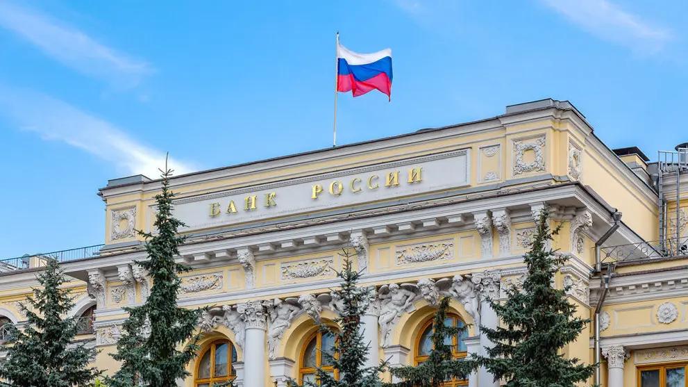 Банк России обновил курс: рубль продолжает укрепление к доллару и евро