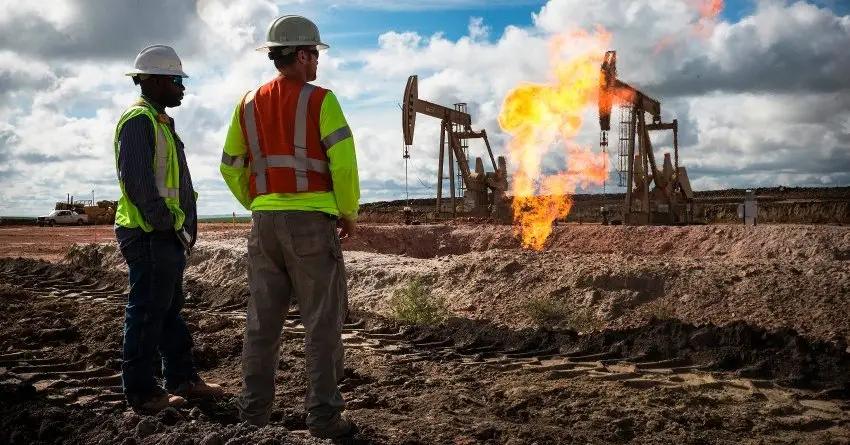 Цена на нефть Brent поднялась в ожидании данных по запасам в США