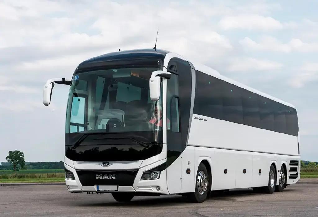 ФРГ передала КР 17 пассажирских автобусов