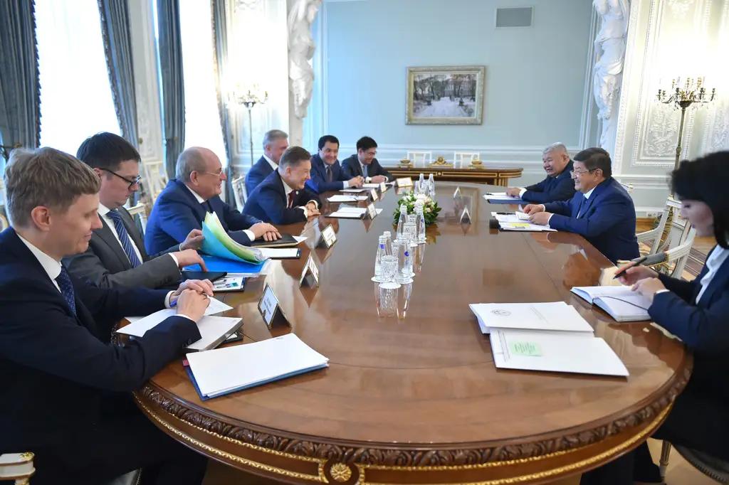 Жапаров обсудил с «Газпромом» проекты, осуществляемые в КР