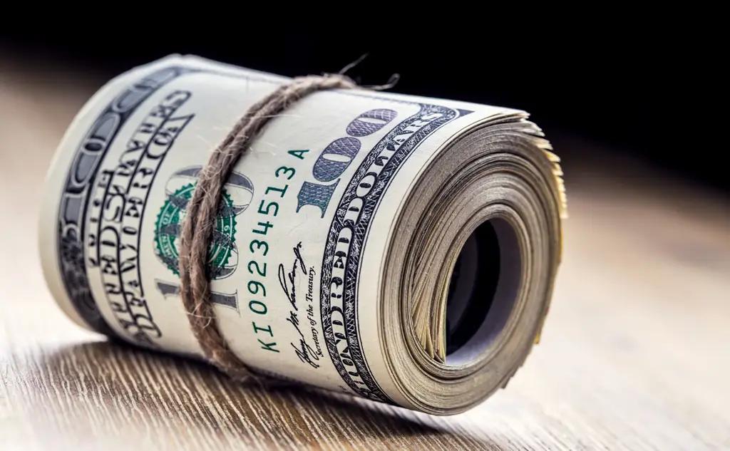 На межбанковских торгах доллар вновь покупают по 79.5 сома