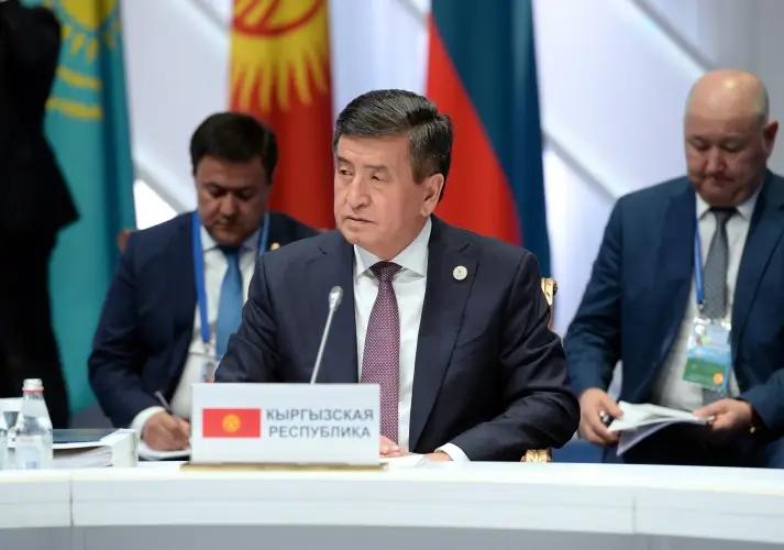 Жээнбеков предложил ввести тройной таможенный контроль на границах