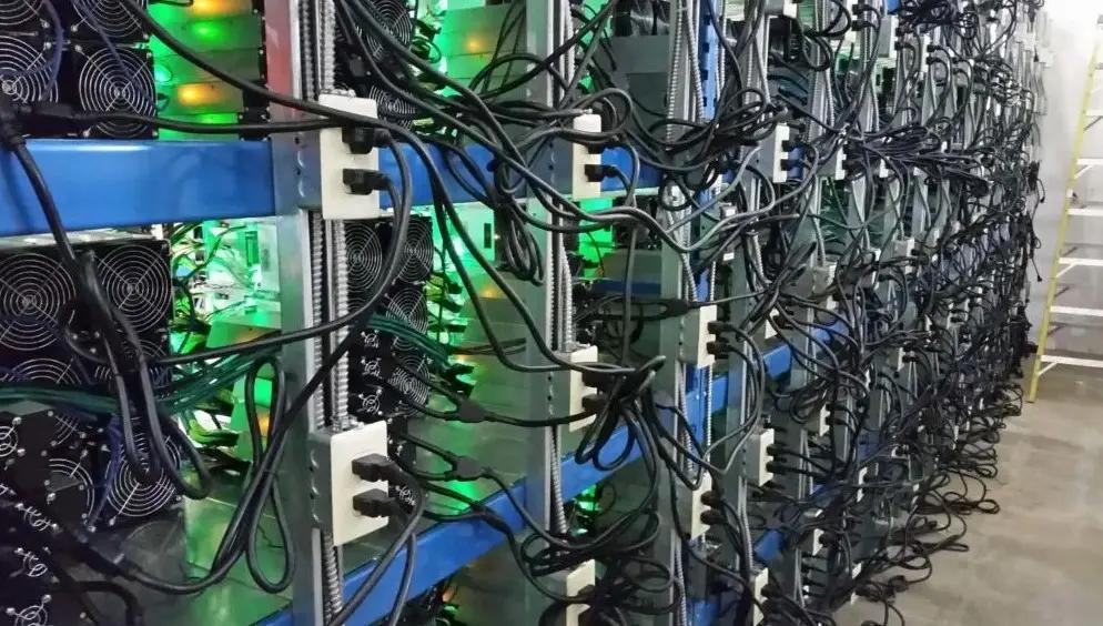 Две майнинг-фермы нанесли ущерб стране на 20 млн сомов