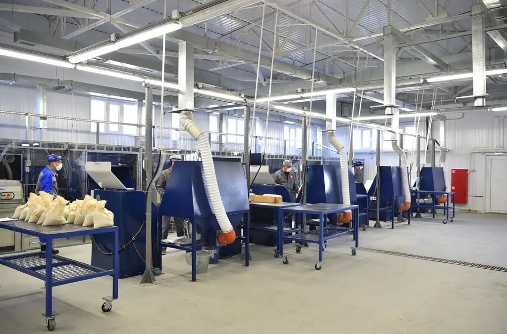 Глава кабмина принял участие в открытии лаборатории подготовки геологических проб