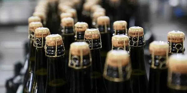 Скоро Новый год. Производство шампанского в КР снизилось