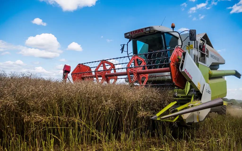 С 2011 года государство выделило на лизинг сельхозтехники 16 млрд сомов