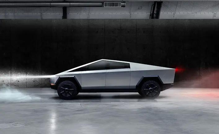 Tesla подешевела на $300 млрд