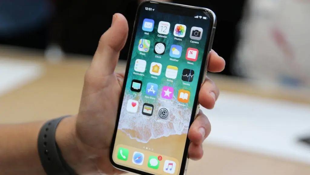 Apple сокращает производство iPhone из-за низкого спроса