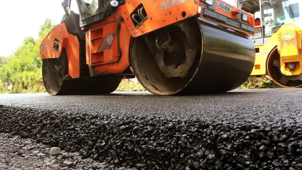 На автодорогах север — юг и Бишкек — Кара-Балта продолжается строительство