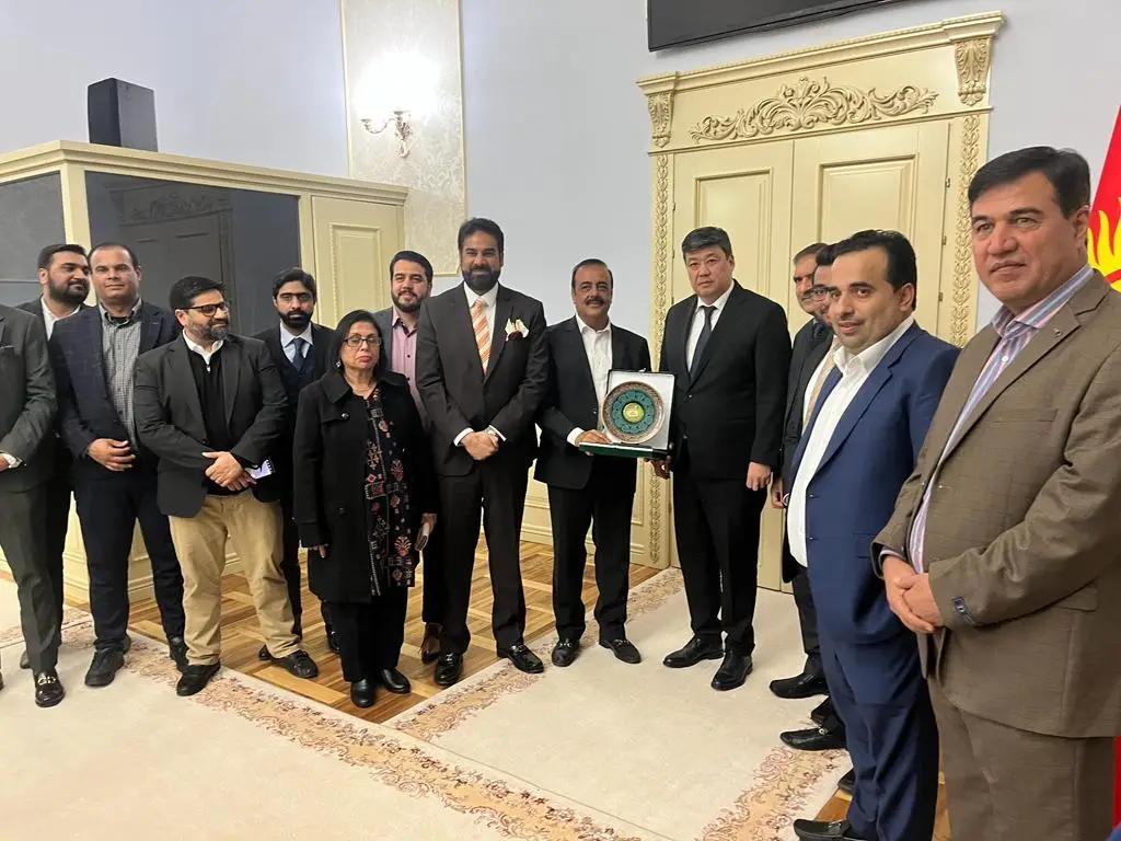 Бакыт Торобаев предложил проекты пакистанским инвесторам