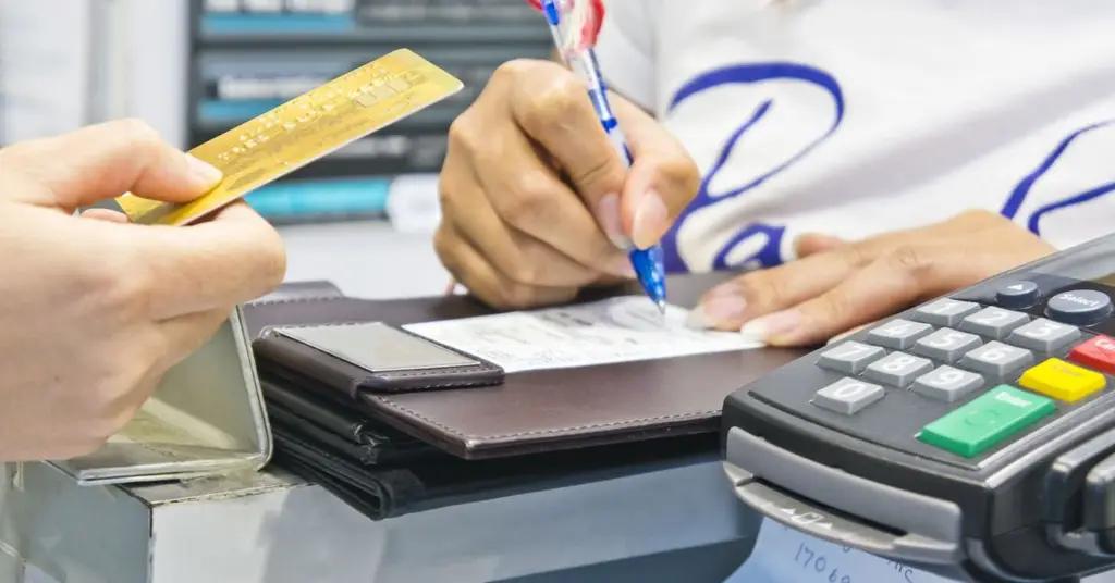 В 2016 году в Казахстане выросло количество безналичных платежей – на 64%