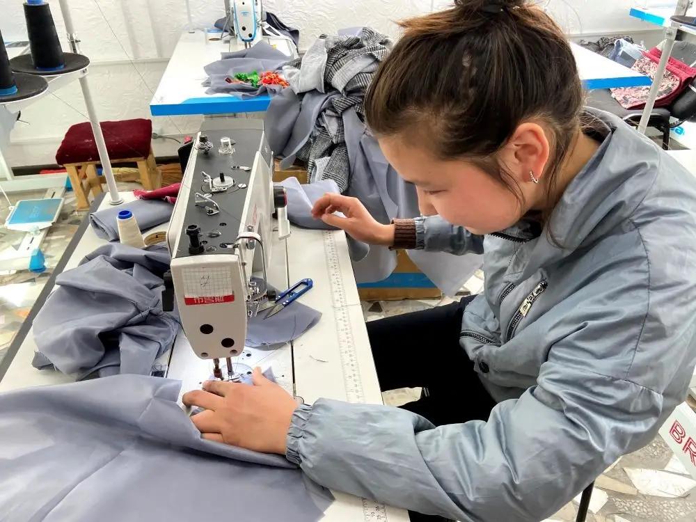 При поддержке USAID в Джалал-Абадской области открылся новый швейный цех