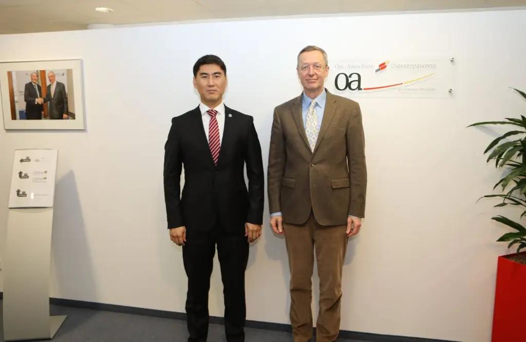 Глава МИД пригласил представителей экономических объединений Германии в КР