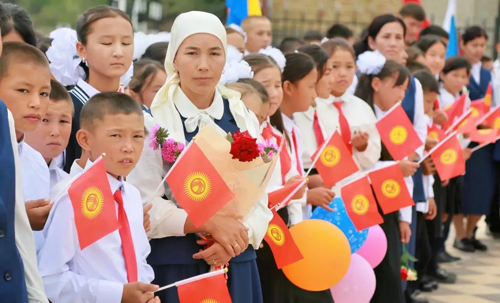 В Кара-Суйском районе открыли школу стоимостью в 90 млн сомов