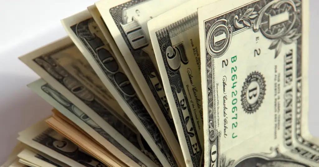 С начала года сом укрепился к доллару на 9.4%