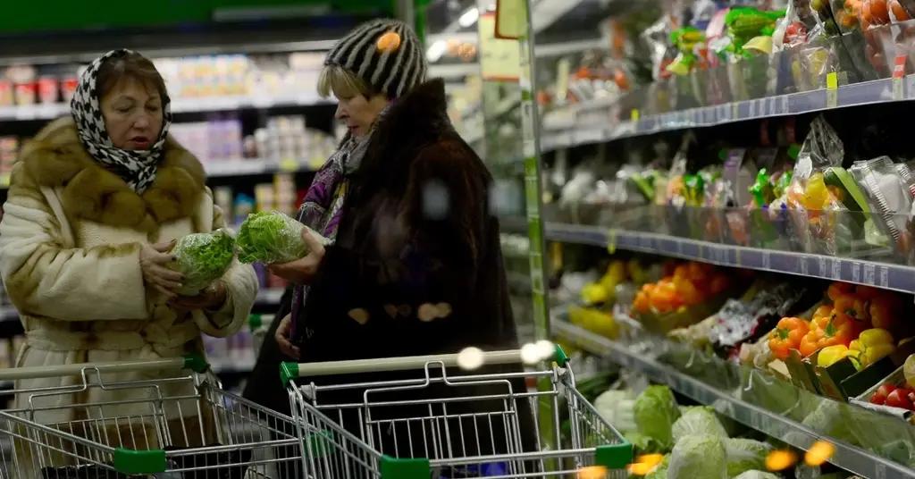 О нехватке средств на еду и одежду заявили более 40% россиян