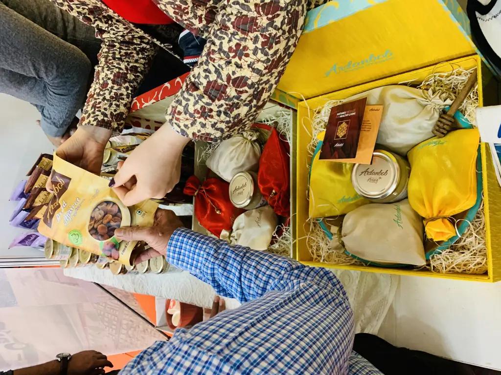 Кыргызстан представил мед и сухофрукты на выставке в Индии