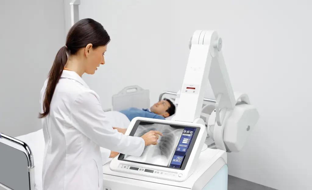 Боронов поручил провести мониторинг цен на медицинские услуги