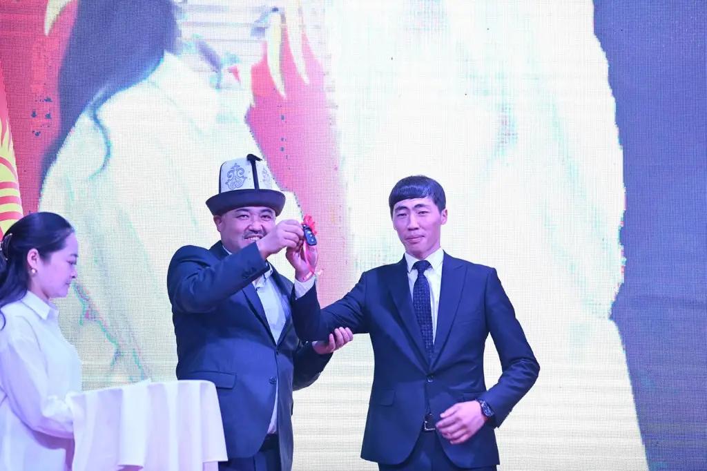 Конкурс преподавателей — 2023. Из фонда спикера выделят 500 тысяч сомов