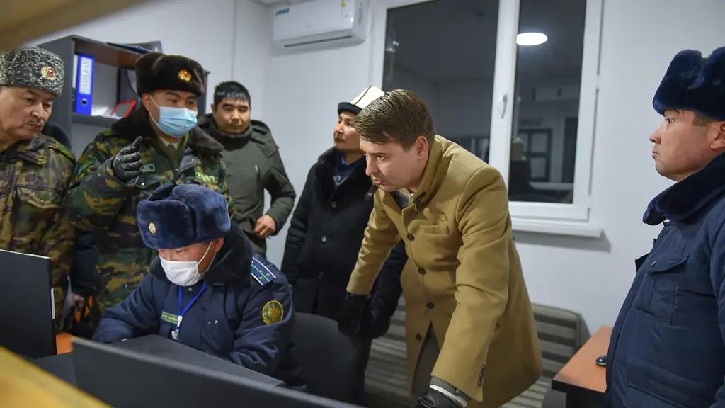 В КР заезжают грузовые авто без проверок — кабмин недоволен работой госслужб