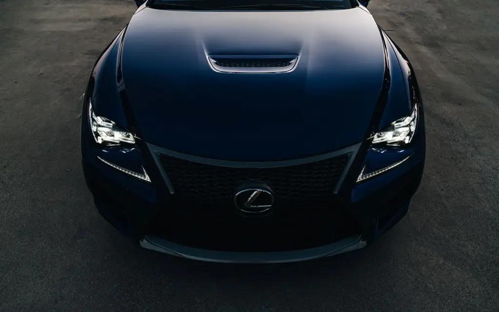 В России продажа легковых авто в июле упала на 74.9%