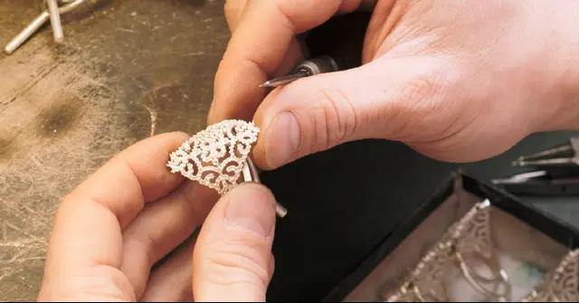 Поступления в бюджет от ювелиров Кыргызстана выросли за год в 2.2 раза