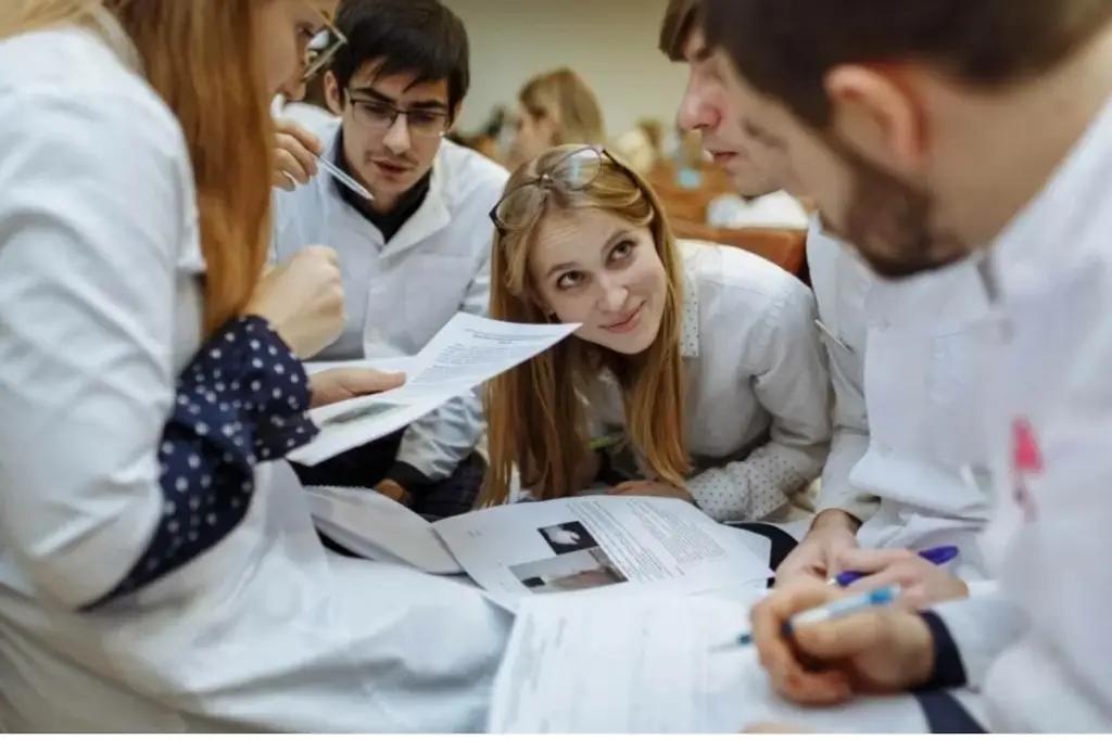 В КР приостановлена выдача лицензий для медицинских вузов