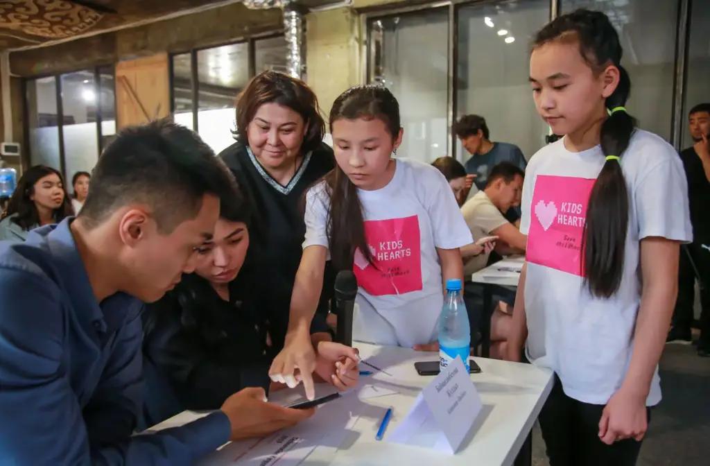 «Газпром Кыргызстан» поддерживает образовательные проекты для развития IT-навыков у девочек