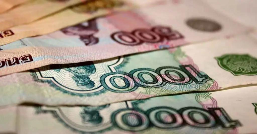 Доля хранящих сбережения в рублях россиян достигла максимума – 60%